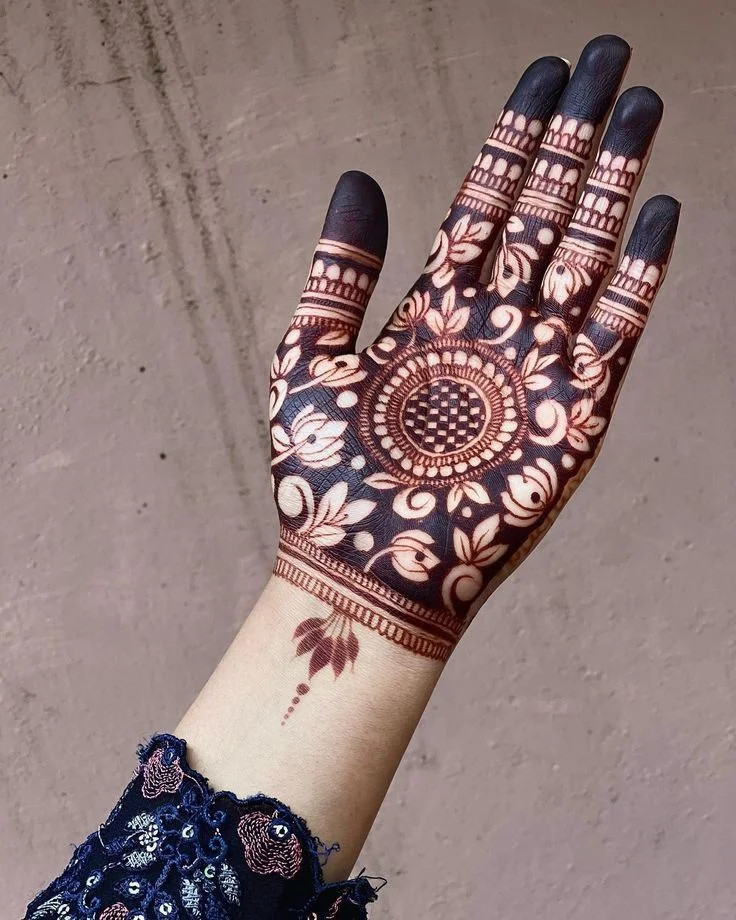 Elegant Finger Mehendi