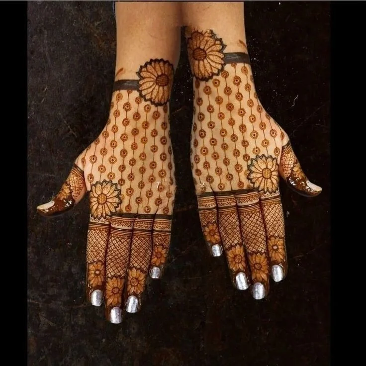 Leafy Trail Mehendi