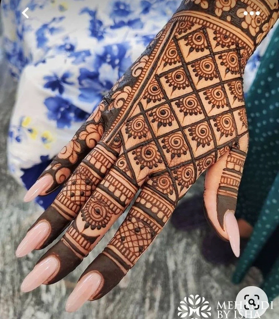 Stylish Wrist Mehendi
