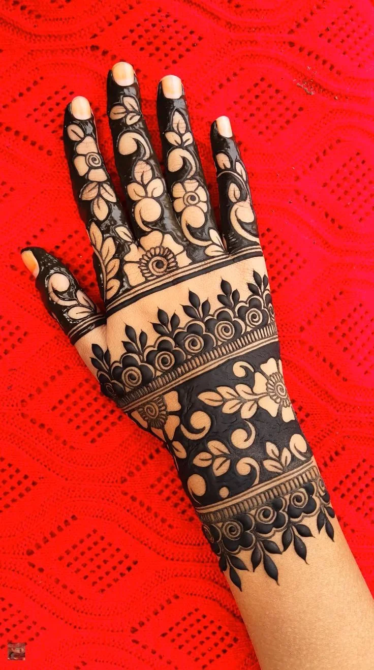 Diamond Shaped Mehendi