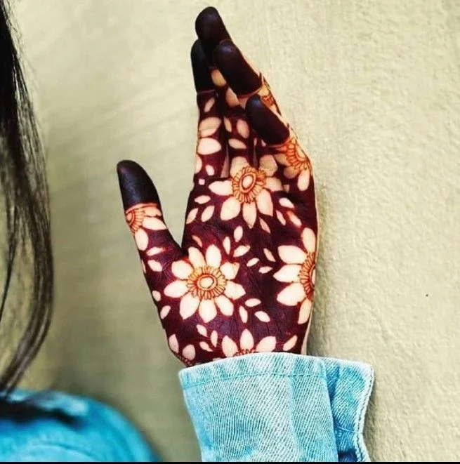 Simple Dulhan Back Hand Mehendi