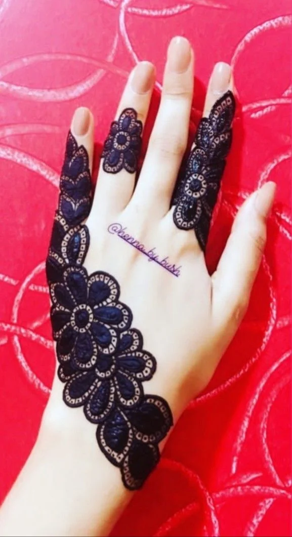 Elegant Floral Vines
