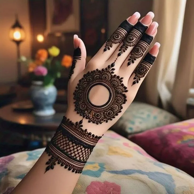 Floral Mesh Palm Art